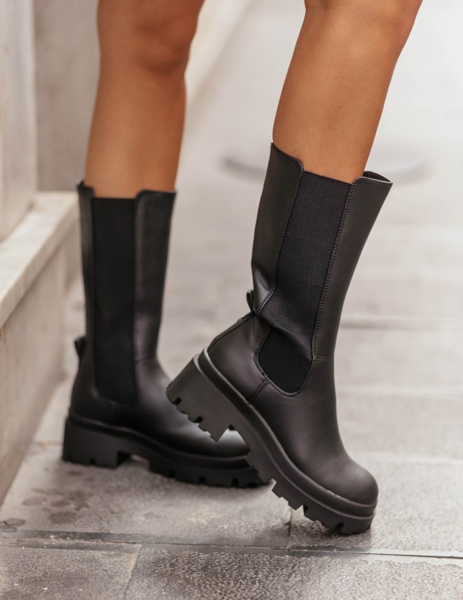 ONLY SCARPE  STIVALI...