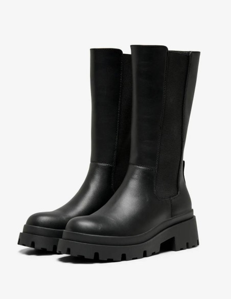 ONLY SCARPE  STIVALI...