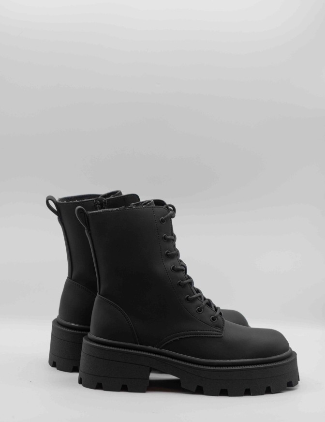 ONLY SCARPE  STIVALI...
